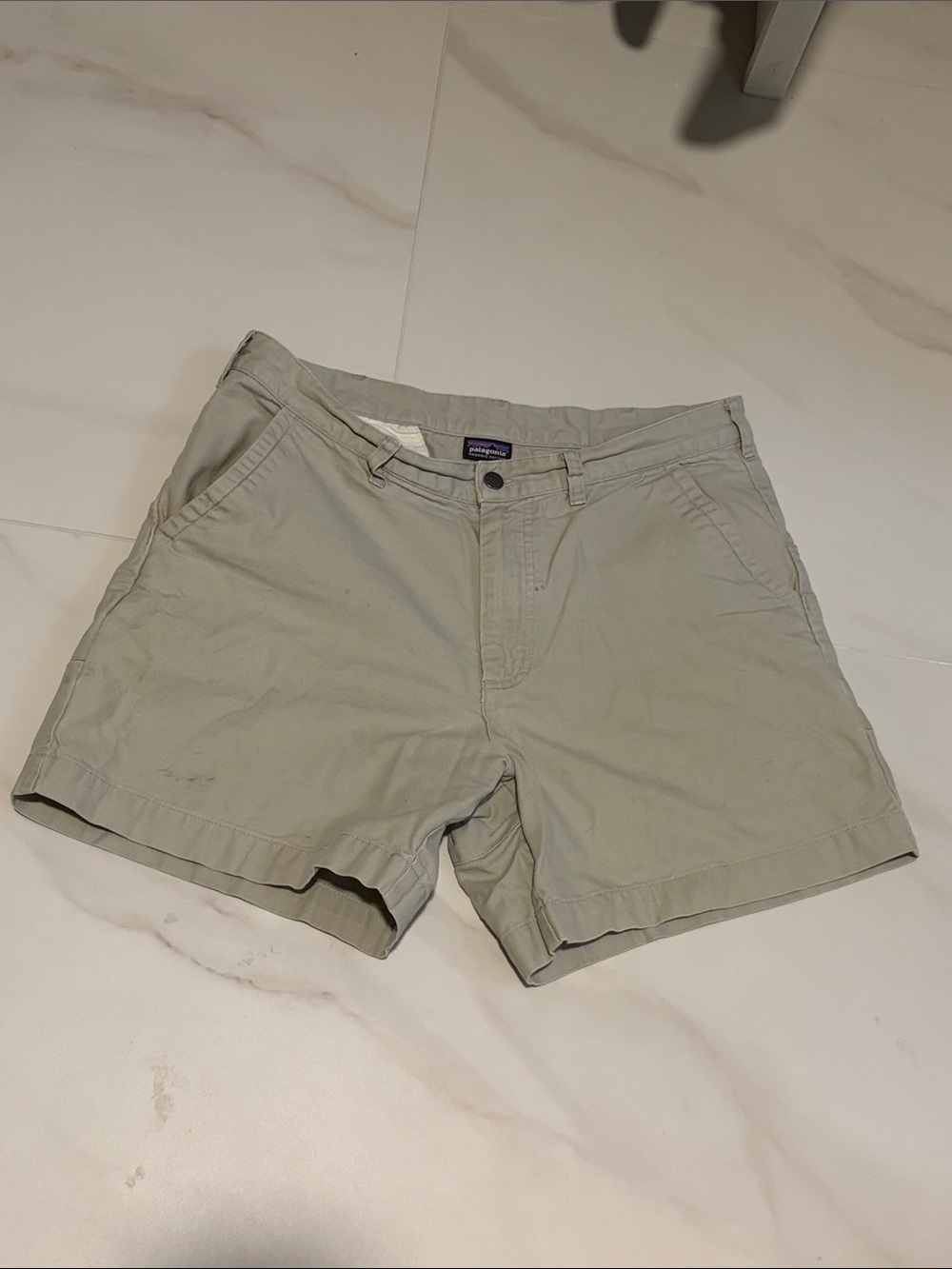 Patagonia Men’ khaki cotton Shorts size 36.